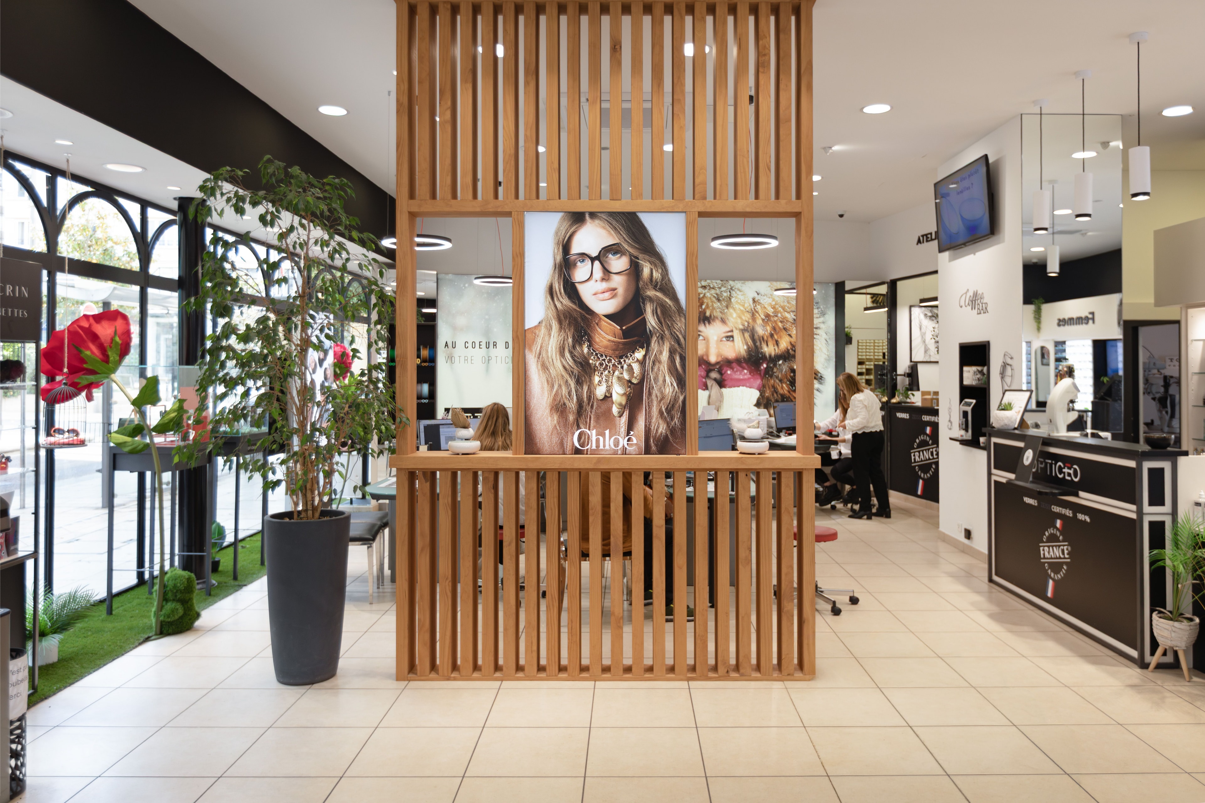 Entrée du magasin Opticeo opticien à Vichy